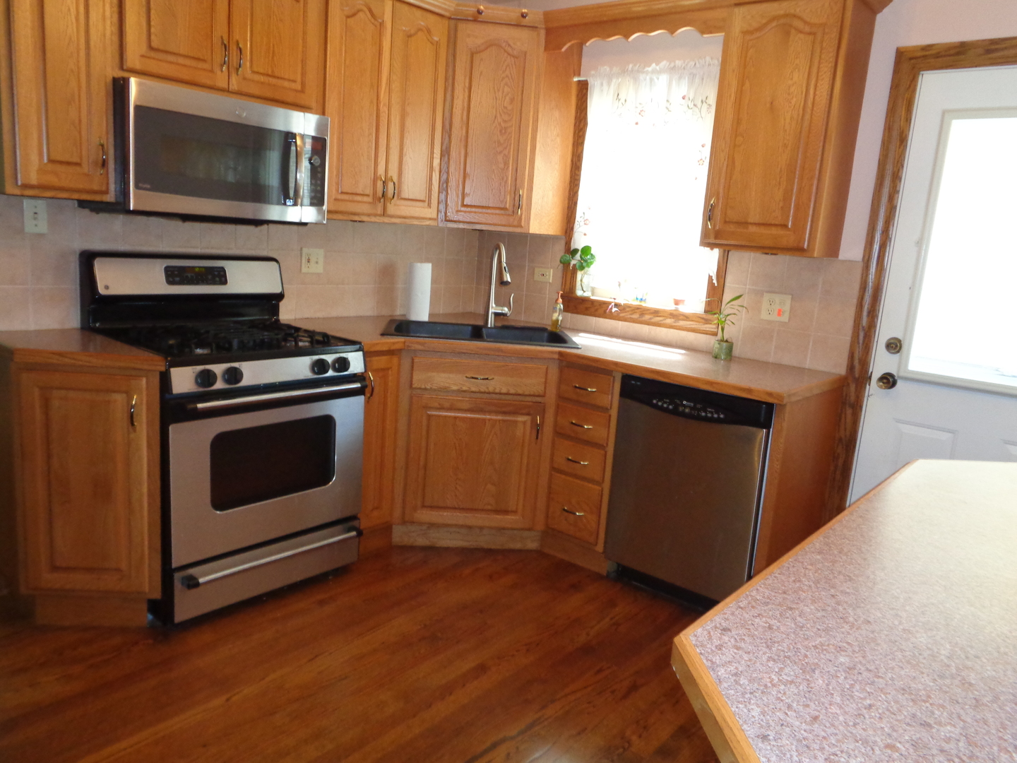 3532 N Pioneer Avenue, Chicago, IL 60634