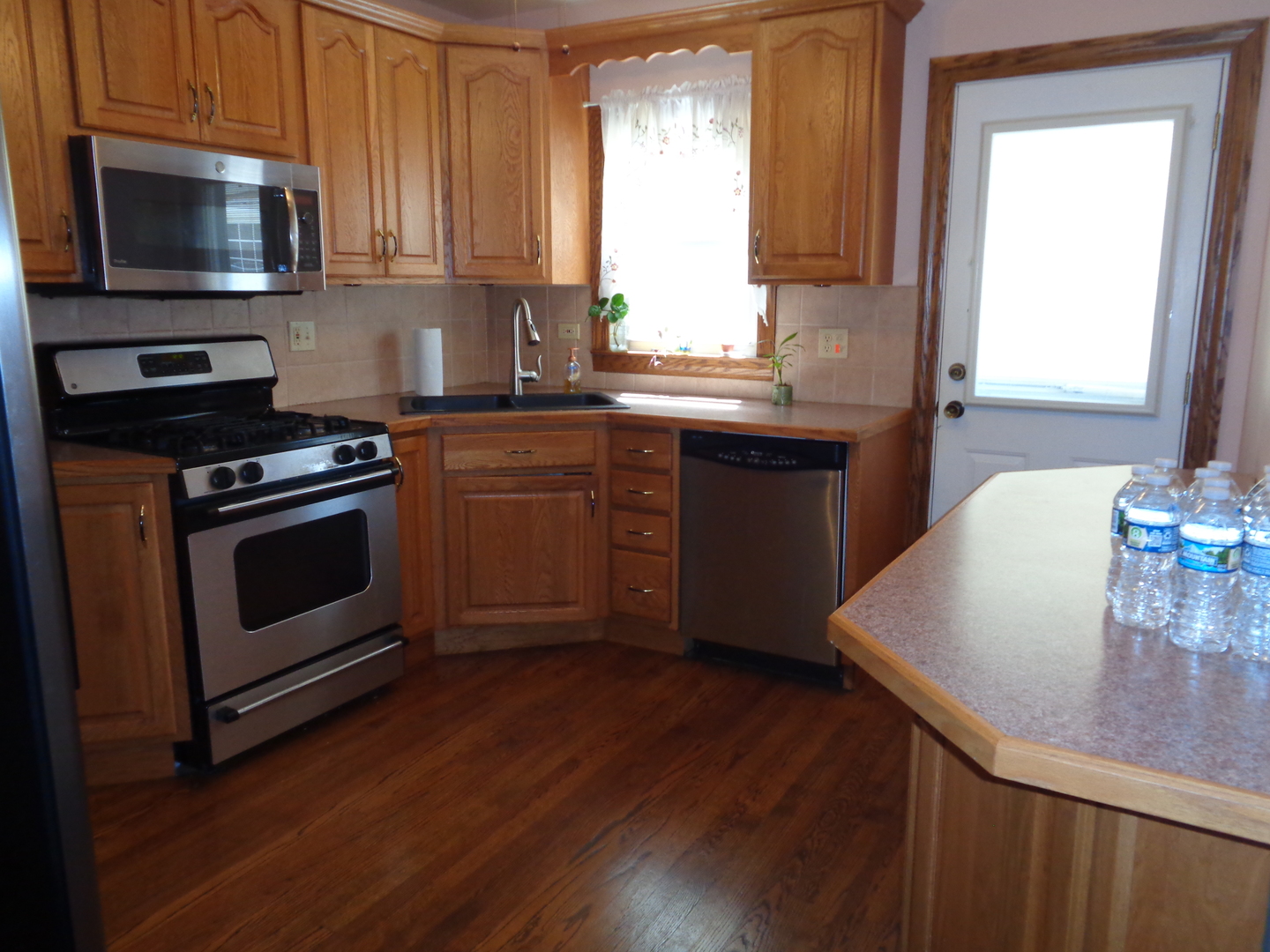 3532 N Pioneer Avenue, Chicago, IL 60634