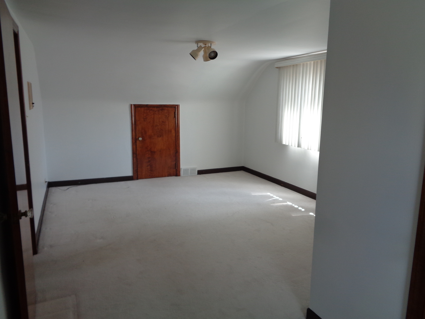 3532 N Pioneer Avenue, Chicago, IL 60634
