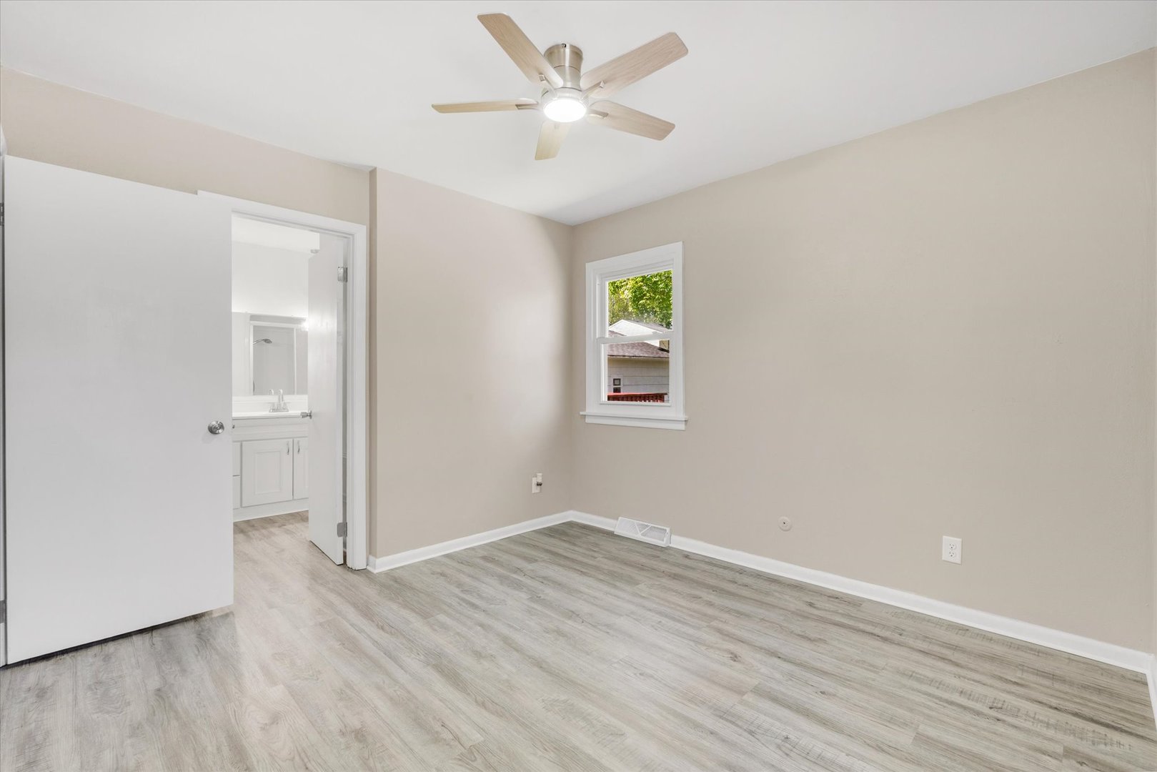 3218 W 11th Street, Davenport, IA 52804