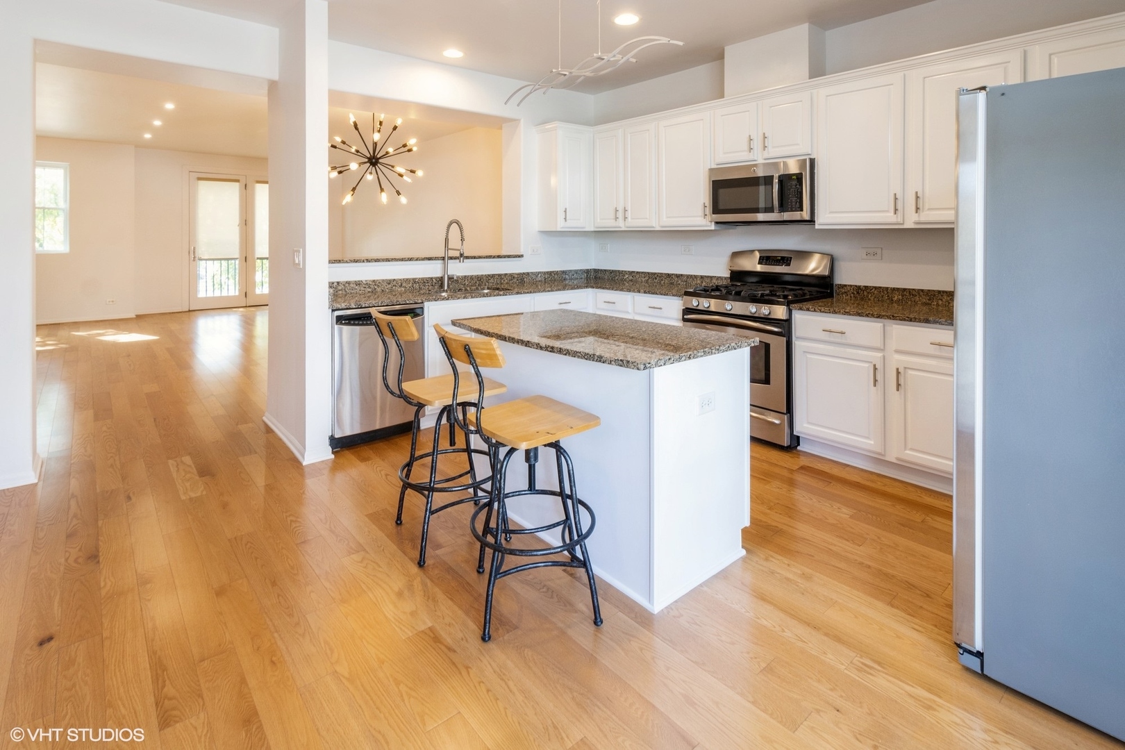 2224 S CRAMBOURNE Way, Arlington Heights, IL 60005