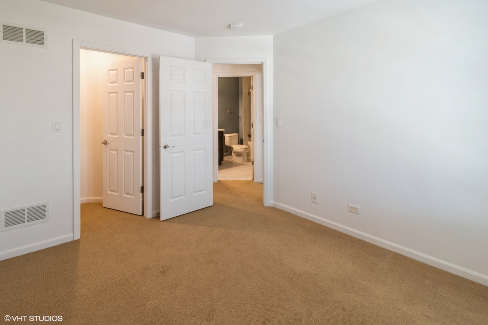 2224 S CRAMBOURNE Way, Arlington Heights, IL 60005