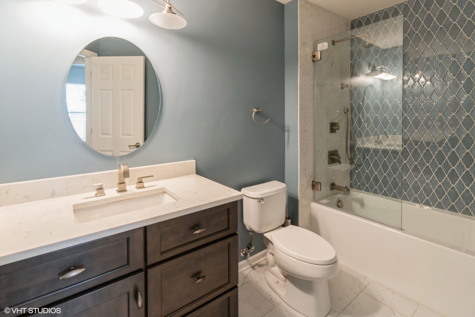 2224 S CRAMBOURNE Way, Arlington Heights, IL 60005
