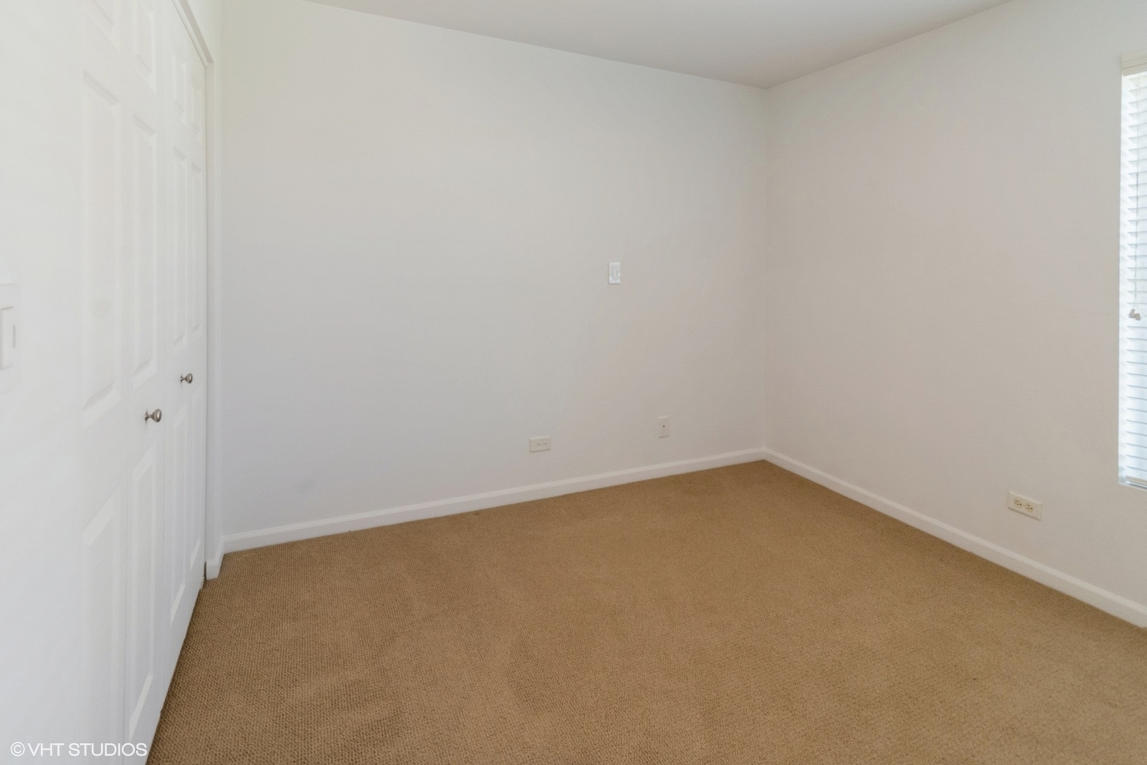 2224 S CRAMBOURNE Way, Arlington Heights, IL 60005