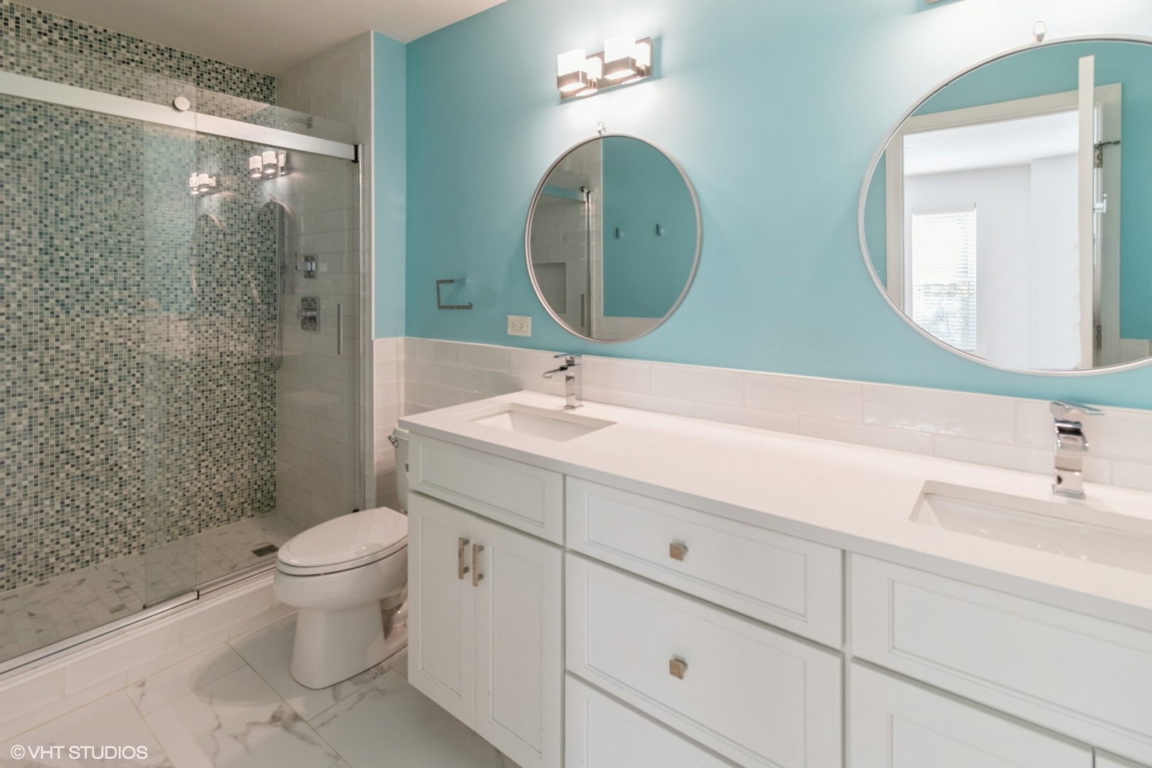 2224 S CRAMBOURNE Way, Arlington Heights, IL 60005