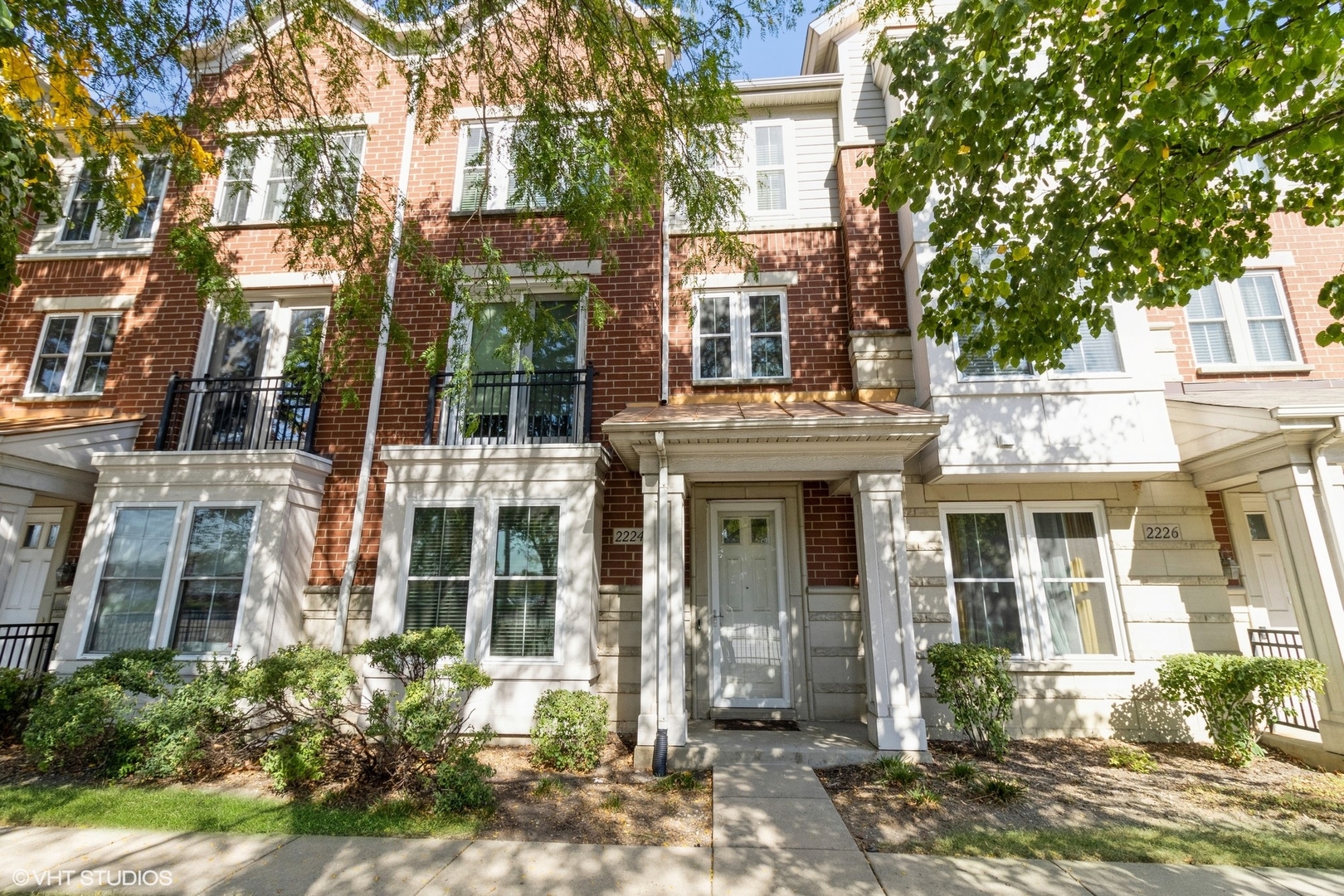 2224 S CRAMBOURNE Way, Arlington Heights, IL 60005