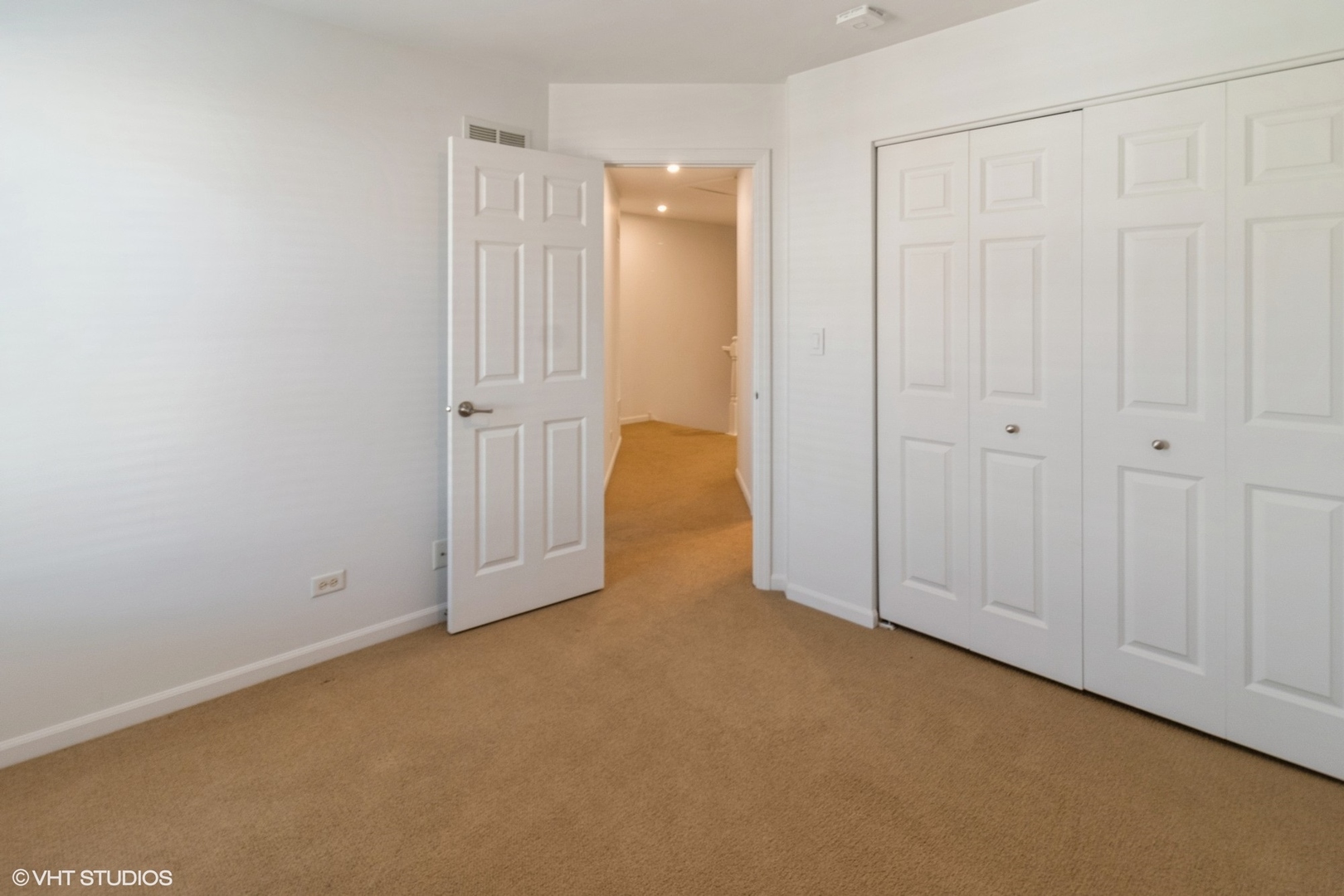 2224 S CRAMBOURNE Way, Arlington Heights, IL 60005