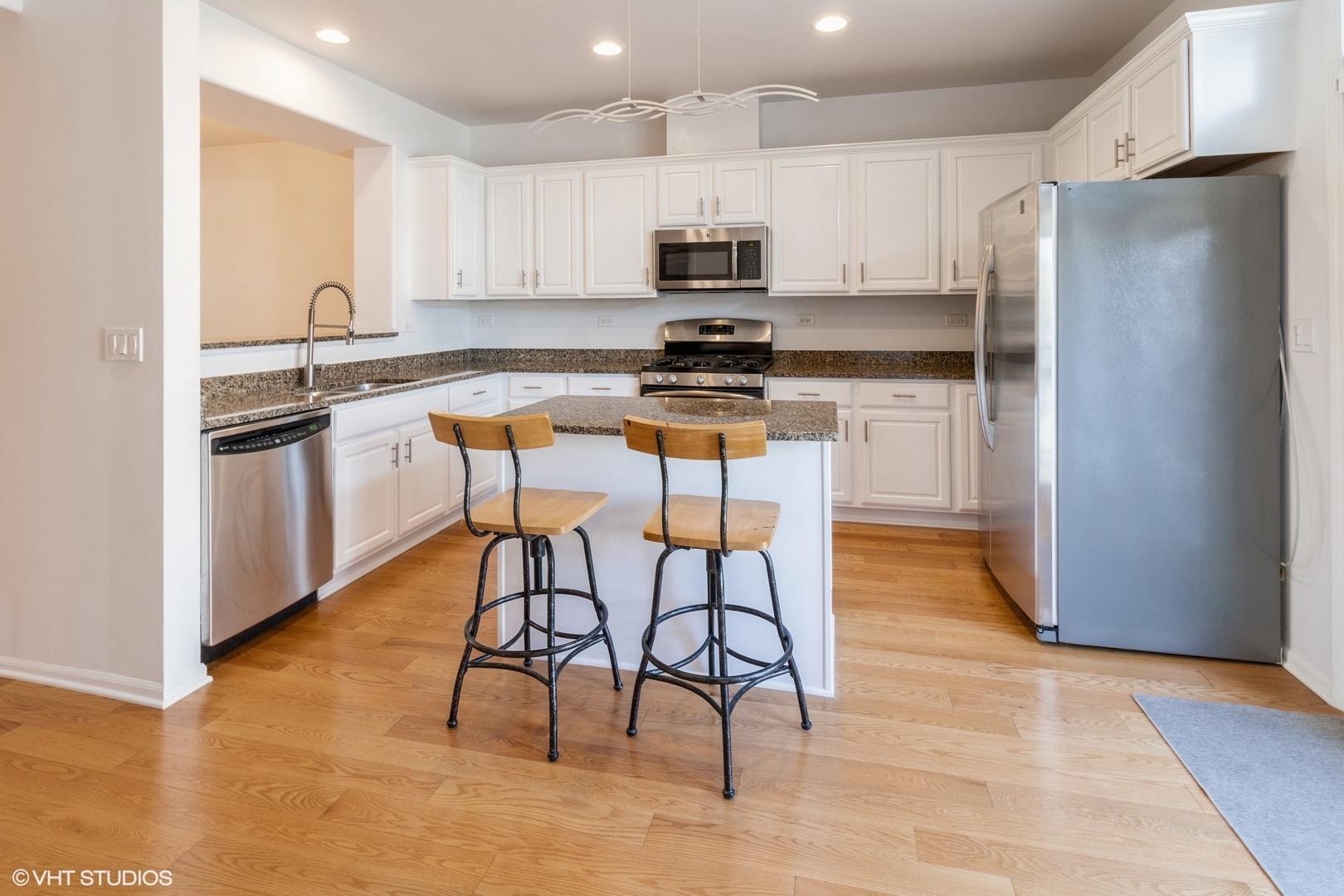 2224 S CRAMBOURNE Way, Arlington Heights, IL 60005