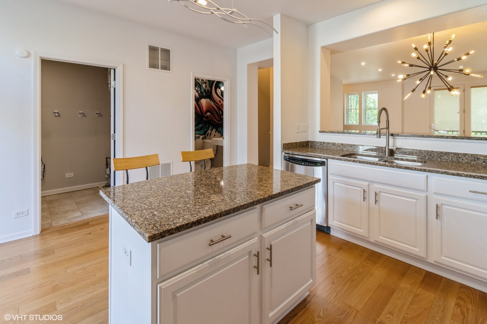 2224 S CRAMBOURNE Way, Arlington Heights, IL 60005