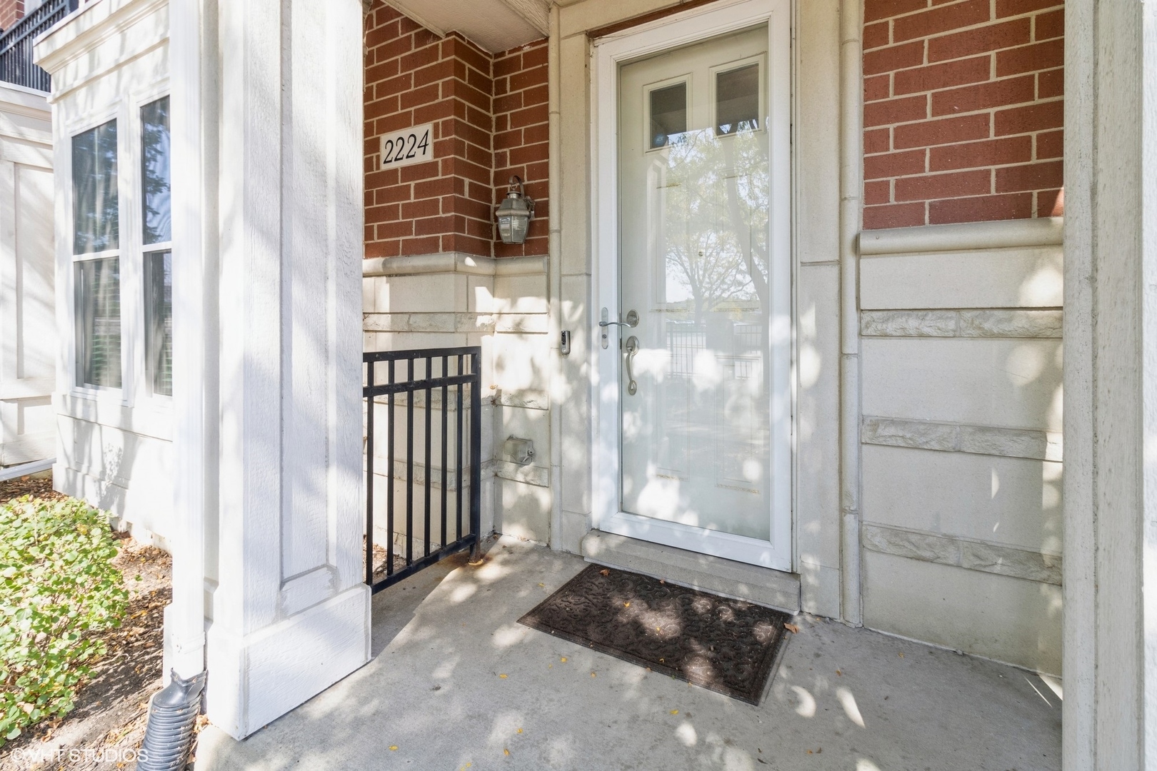 2224 S CRAMBOURNE Way, Arlington Heights, IL 60005
