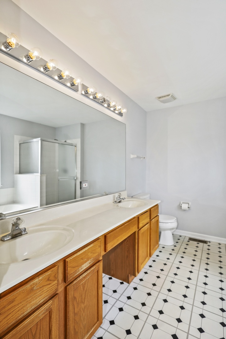 2455 Emerson Lane, Naperville, IL 60540