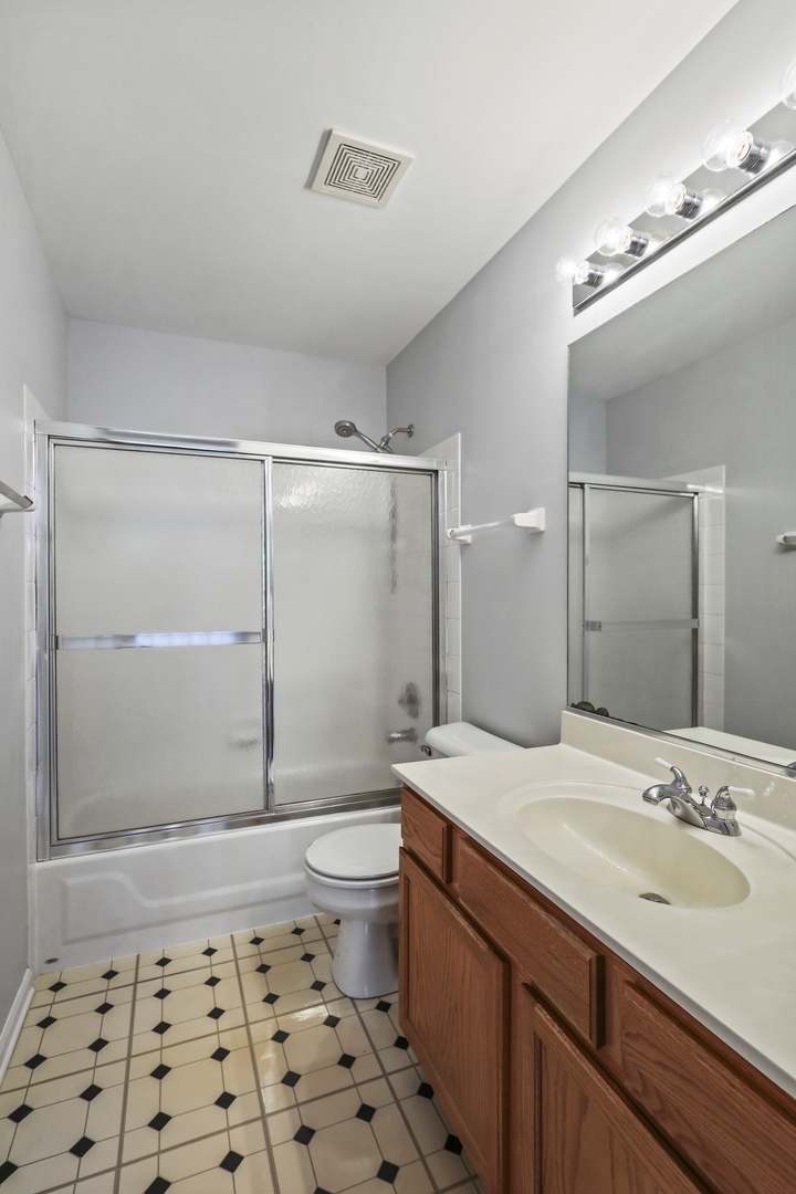 2455 Emerson Lane, Naperville, IL 60540