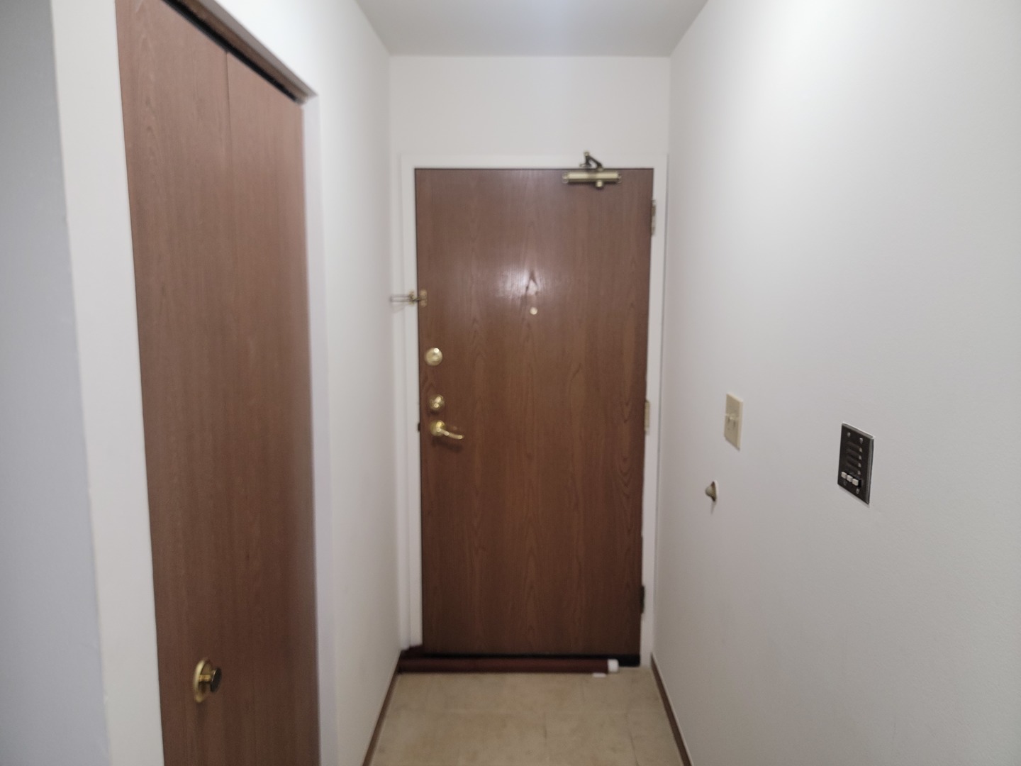 1744 Eastwood Court #1, Schaumburg, IL 60195