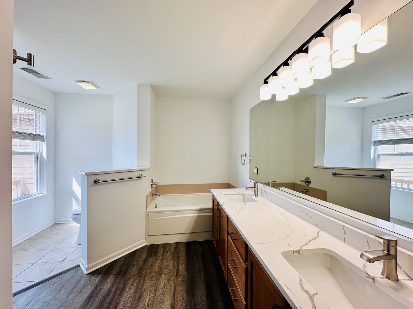 1875 N Crenshaw Circle, Vernon Hills, IL 60061