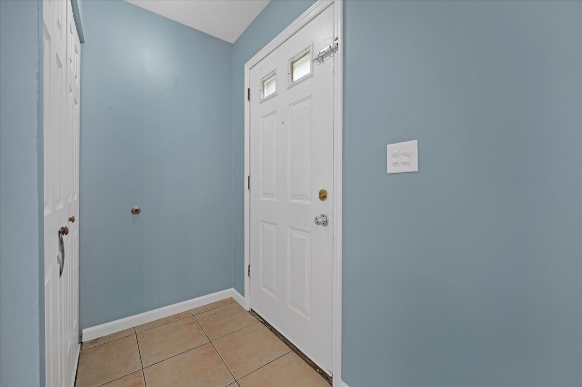 718 Newton Court, Schaumburg, IL 60193