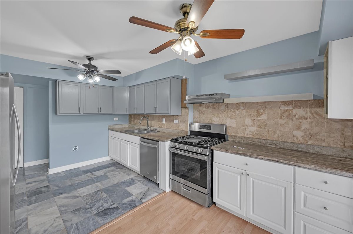 718 Newton Court, Schaumburg, IL 60193