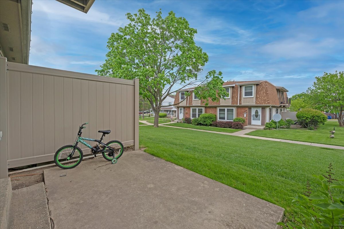 718 Newton Court, Schaumburg, IL 60193