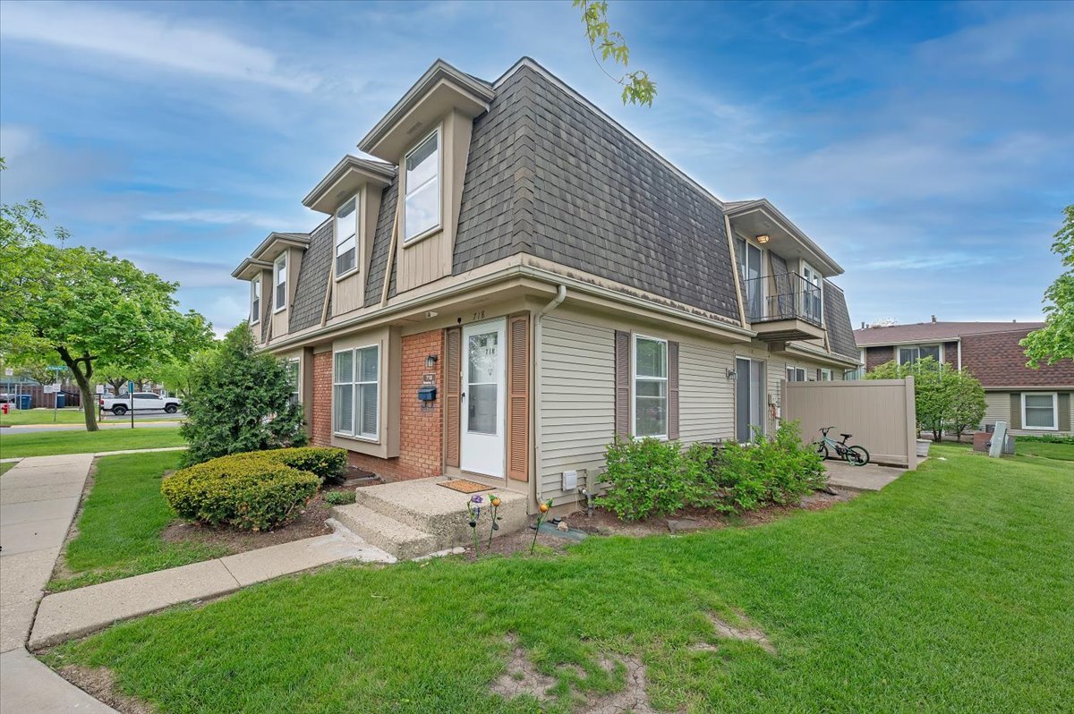 718 Newton Court, Schaumburg, IL 60193