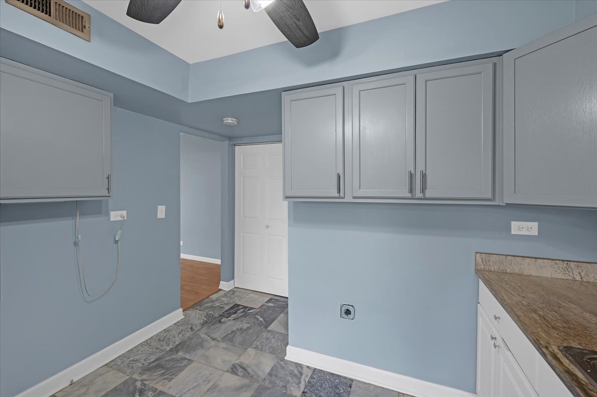 718 Newton Court, Schaumburg, IL 60193