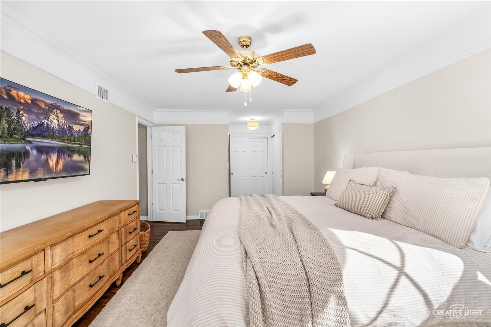 1081 Barneswood Drive, Downers Grove, IL 60515