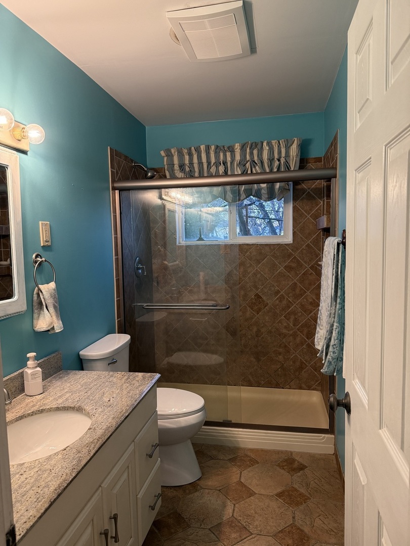 655 W Comstock Avenue, Elmhurst, IL 60126