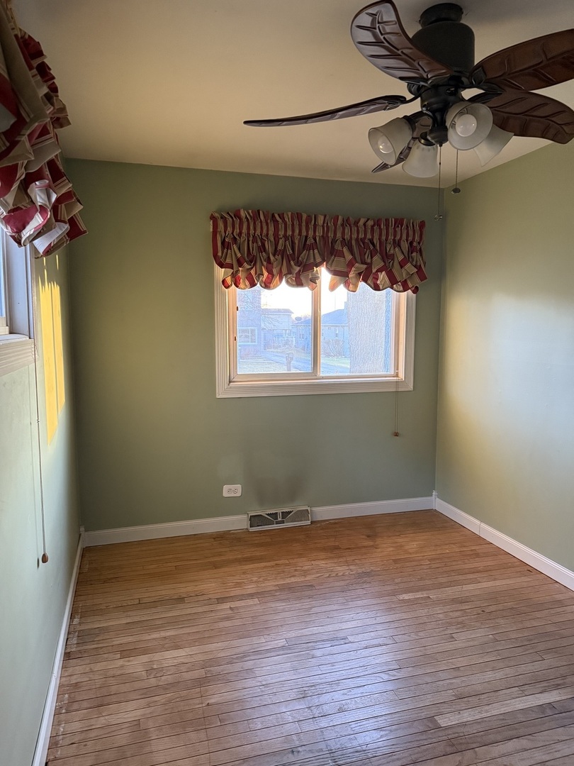 655 W Comstock Avenue, Elmhurst, IL 60126