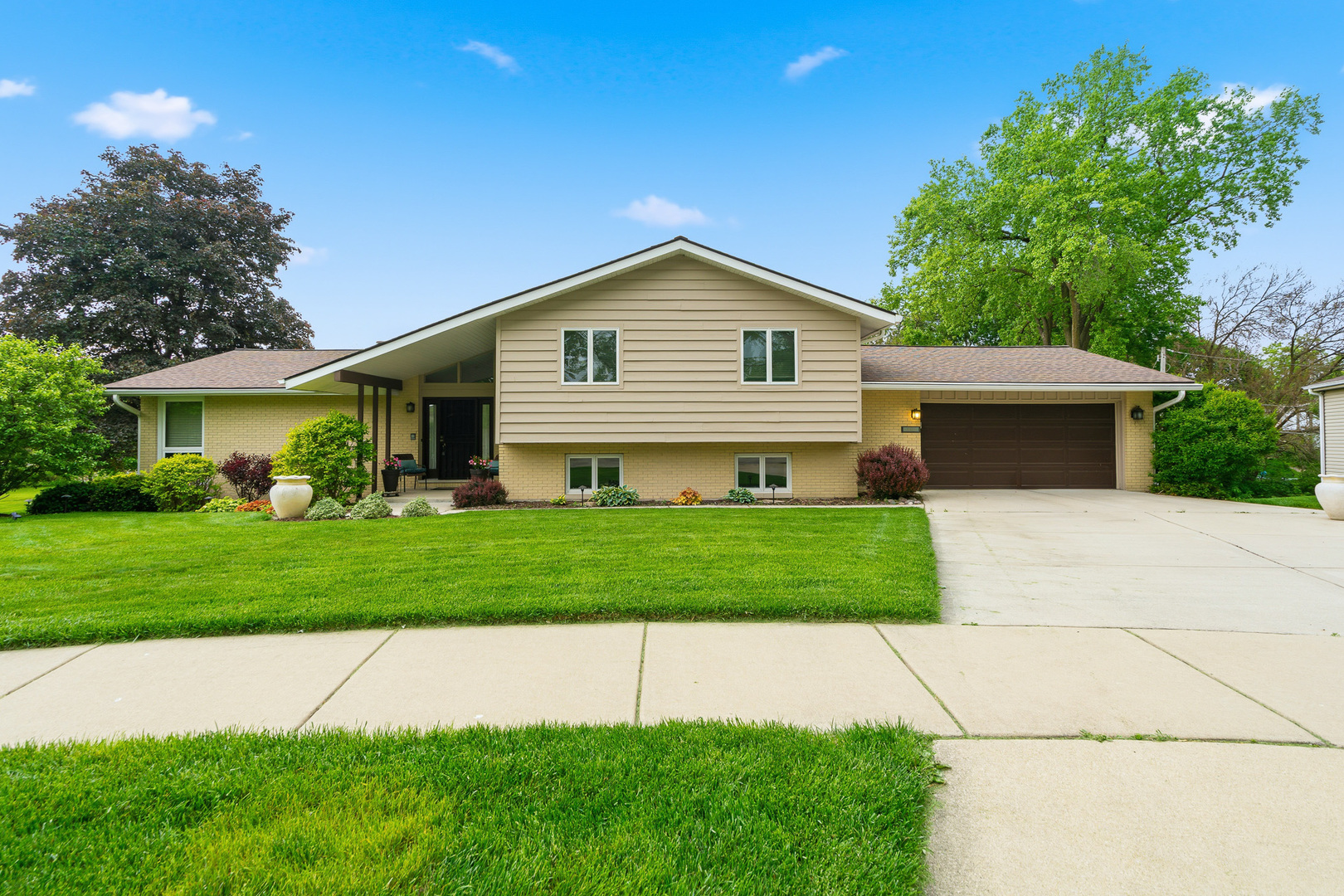 1107 VALLEY Lane, Lockport, IL 60441
