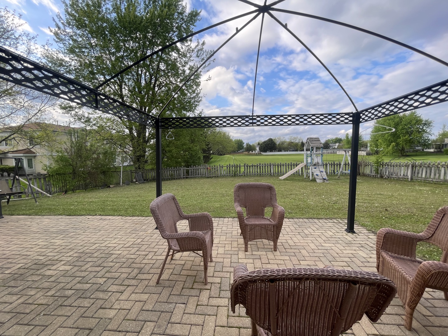 2054 Mission Hills Drive, Elgin, IL 60123
