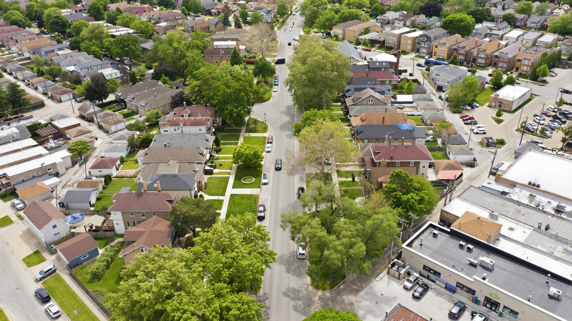 6710 Riverside Drive, Berwyn, IL 60402