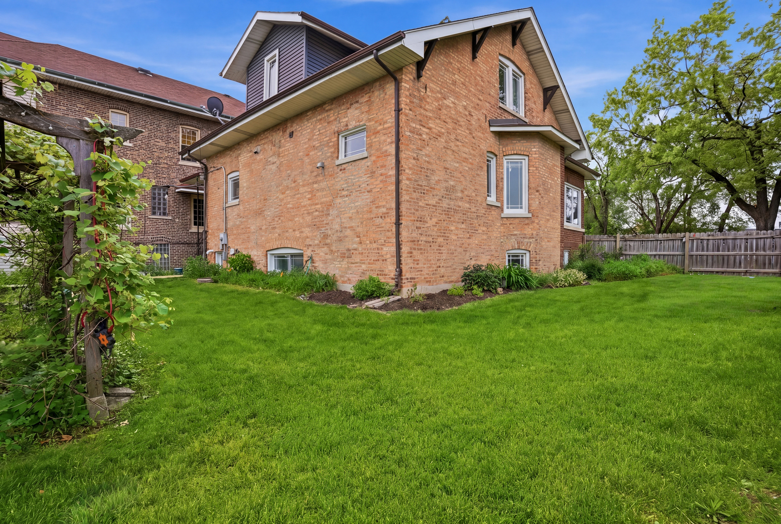 6710 Riverside Drive, Berwyn, IL 60402