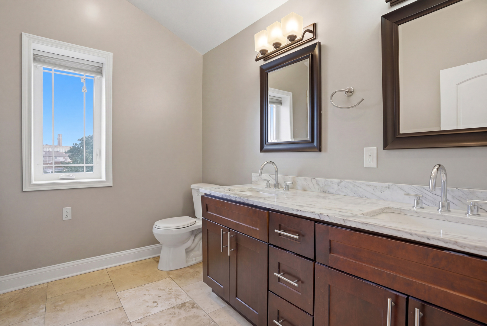 6710 Riverside Drive, Berwyn, IL 60402