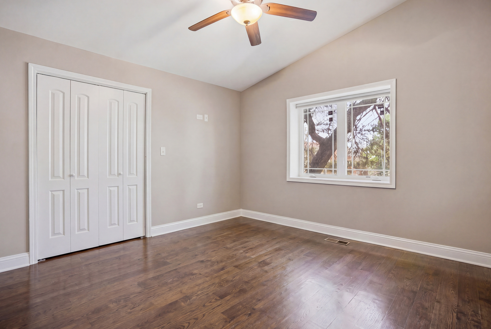 6710 Riverside Drive, Berwyn, IL 60402