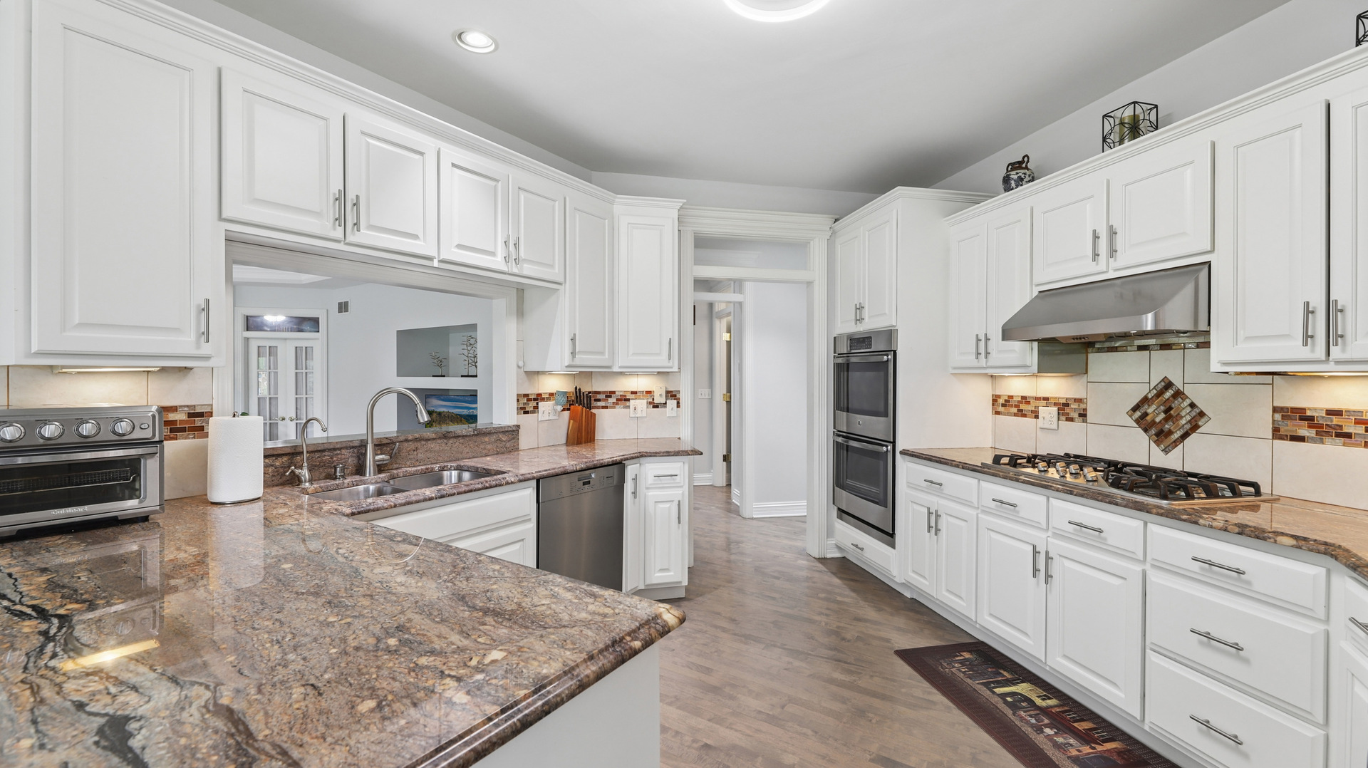 2775 GINGER WOODS Drive, Aurora, IL 60502