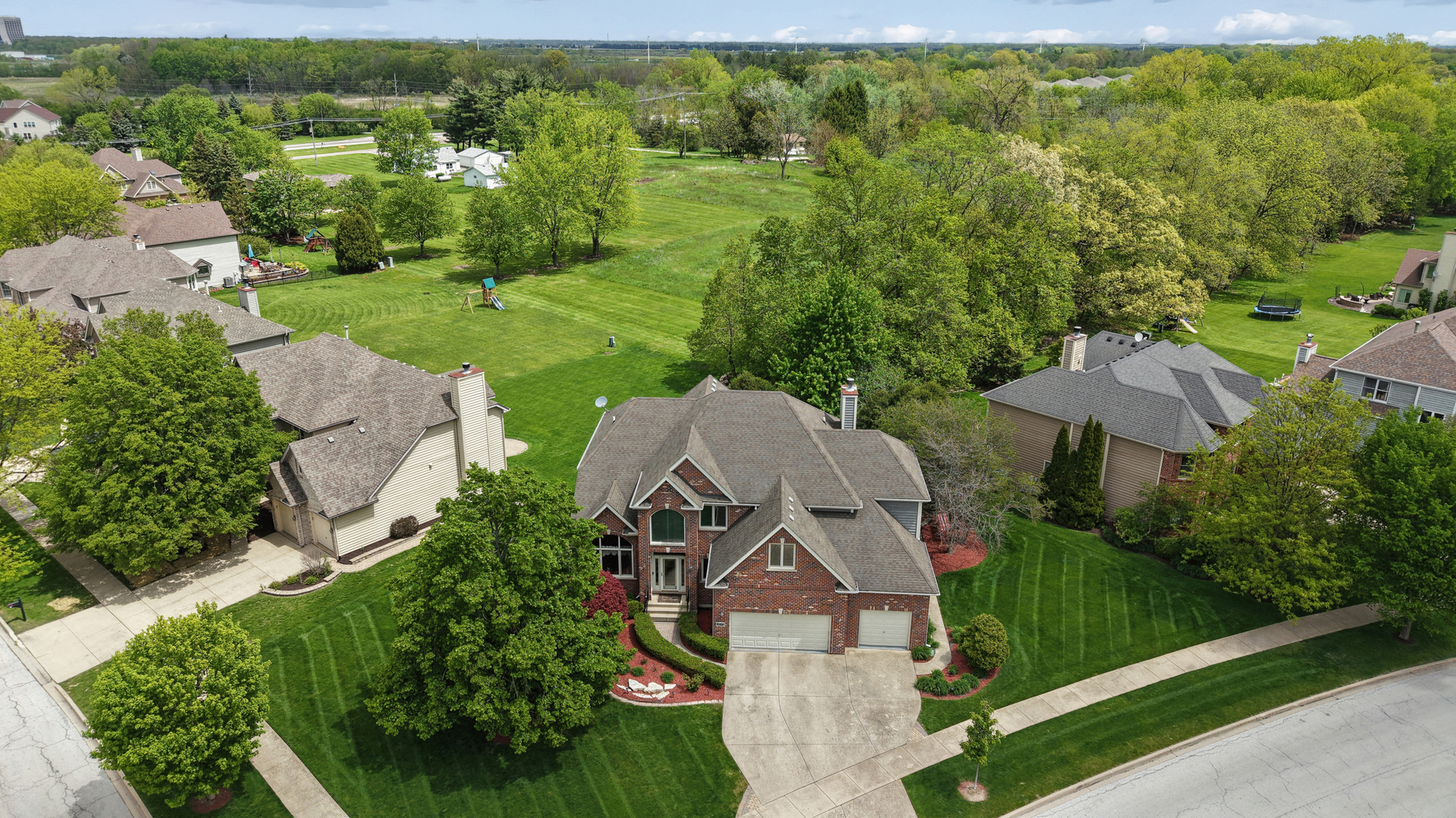 2775 GINGER WOODS Drive, Aurora, IL 60502