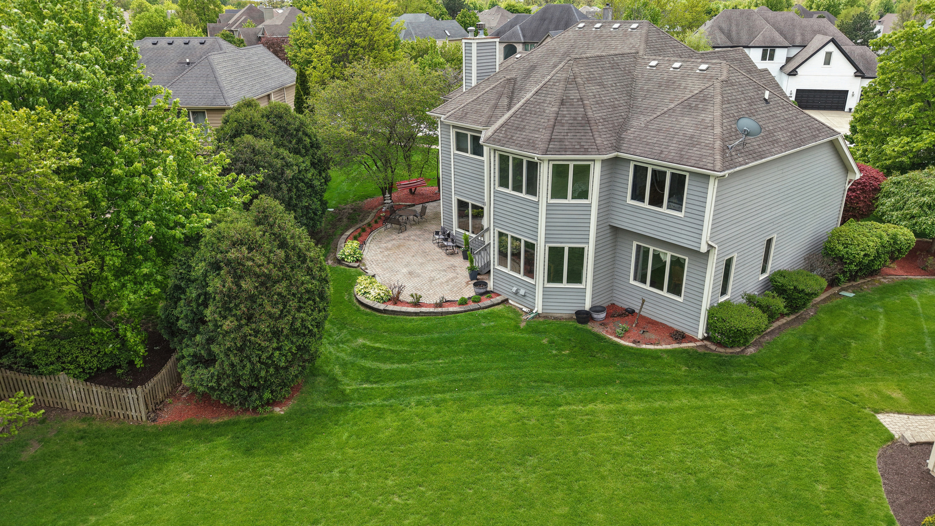 2775 GINGER WOODS Drive, Aurora, IL 60502