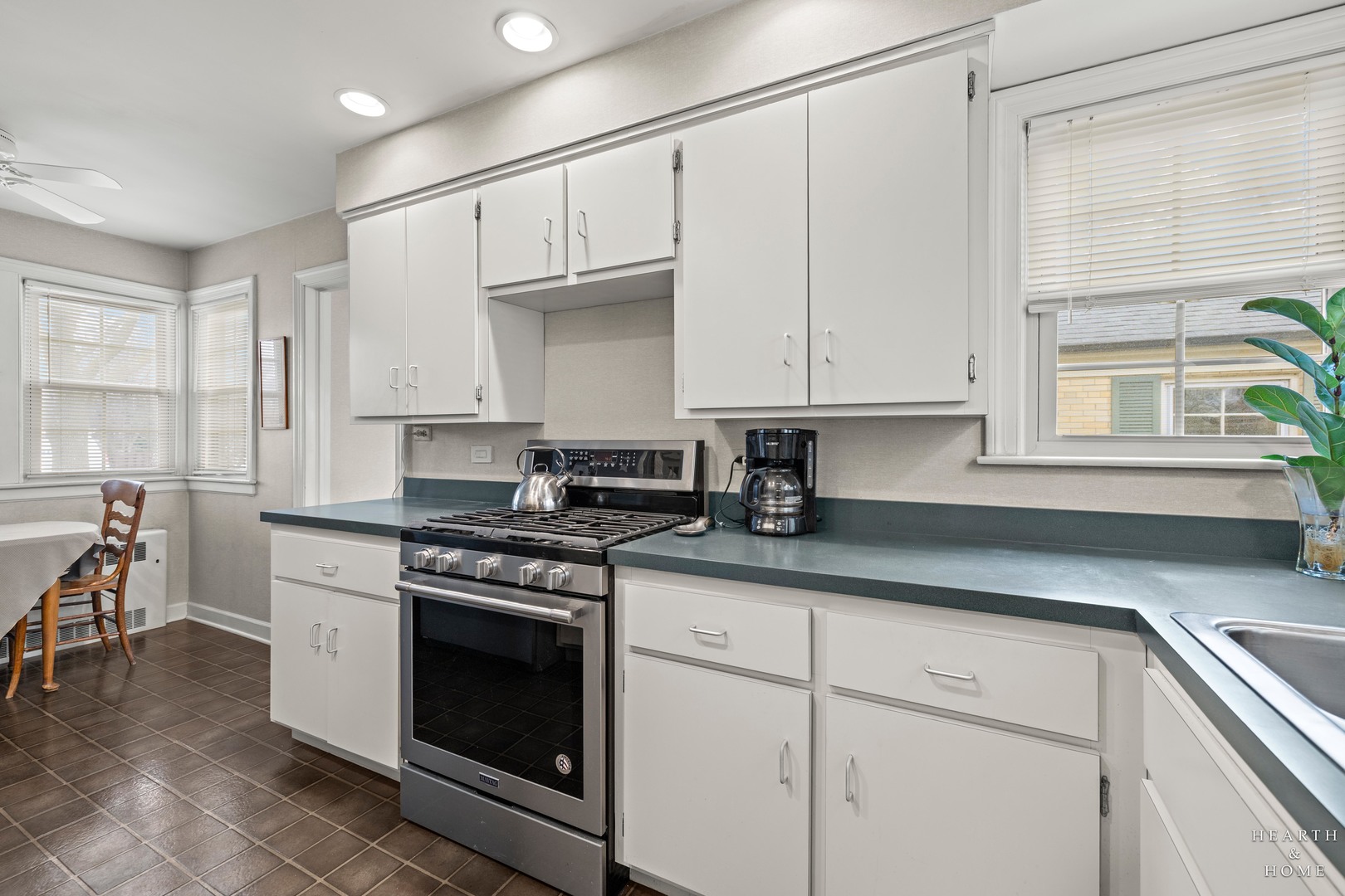 400 W Milburn Avenue, Mount Prospect, IL 60056