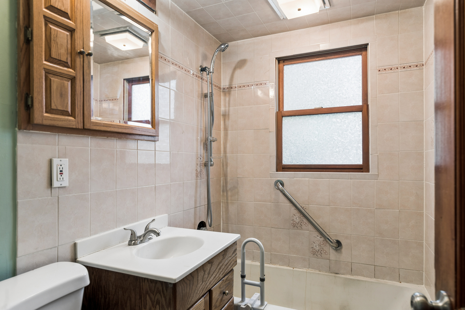 146 S Archer Avenue, Mundelein, IL 60060