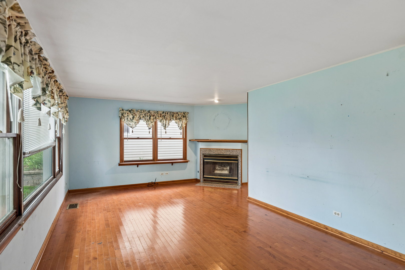 146 S Archer Avenue, Mundelein, IL 60060