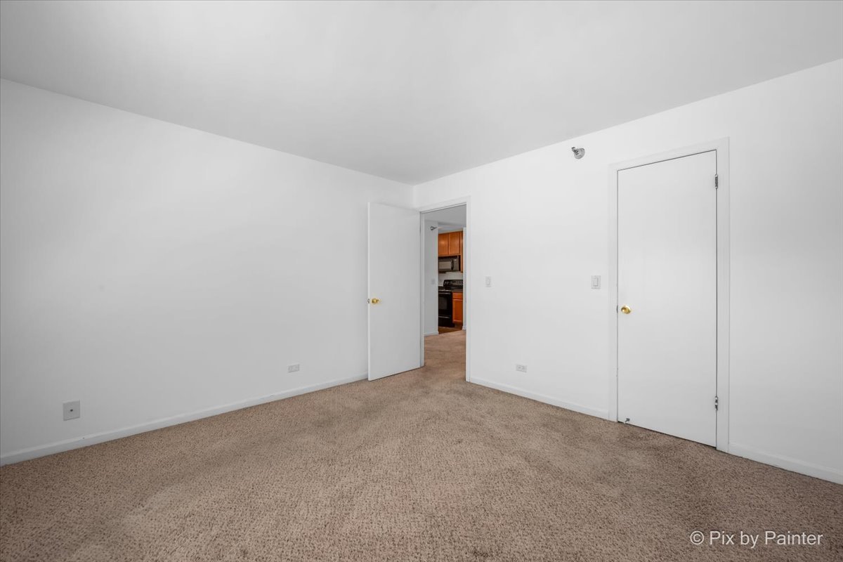 110 GLENGARRY Drive #10-106, Bloomingdale, IL 60108