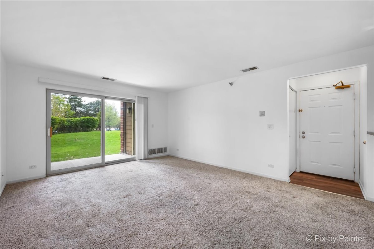 110 GLENGARRY Drive #10-106, Bloomingdale, IL 60108