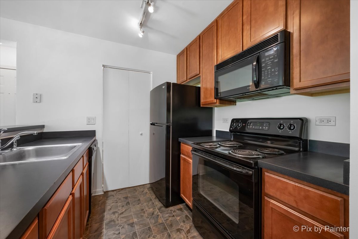110 GLENGARRY Drive #10-106, Bloomingdale, IL 60108