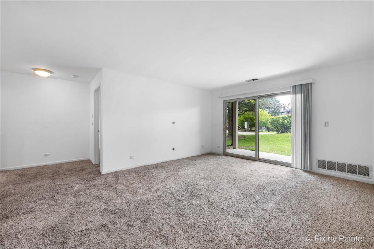 110 GLENGARRY Drive #10-106, Bloomingdale, IL 60108