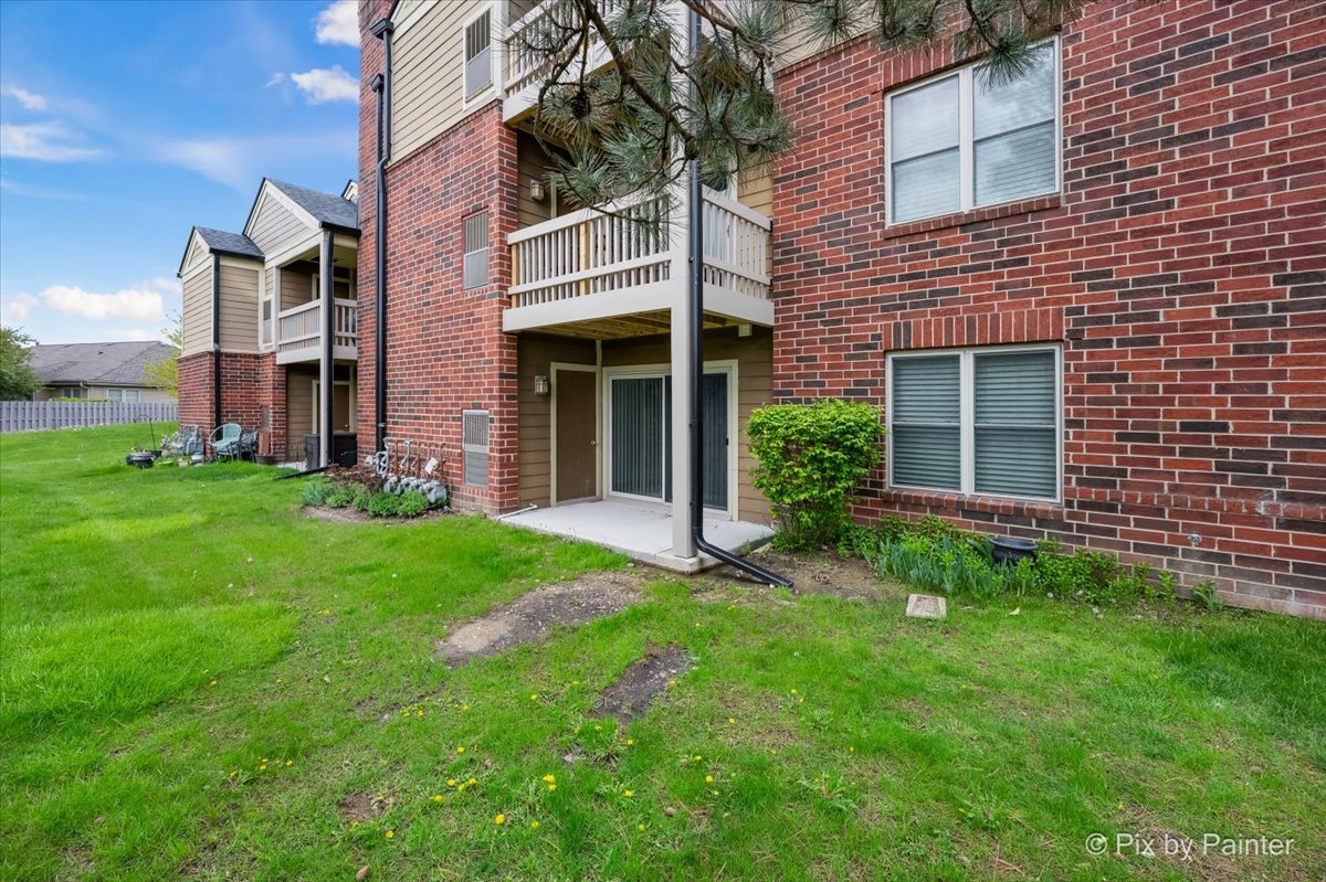 110 GLENGARRY Drive #10-106, Bloomingdale, IL 60108