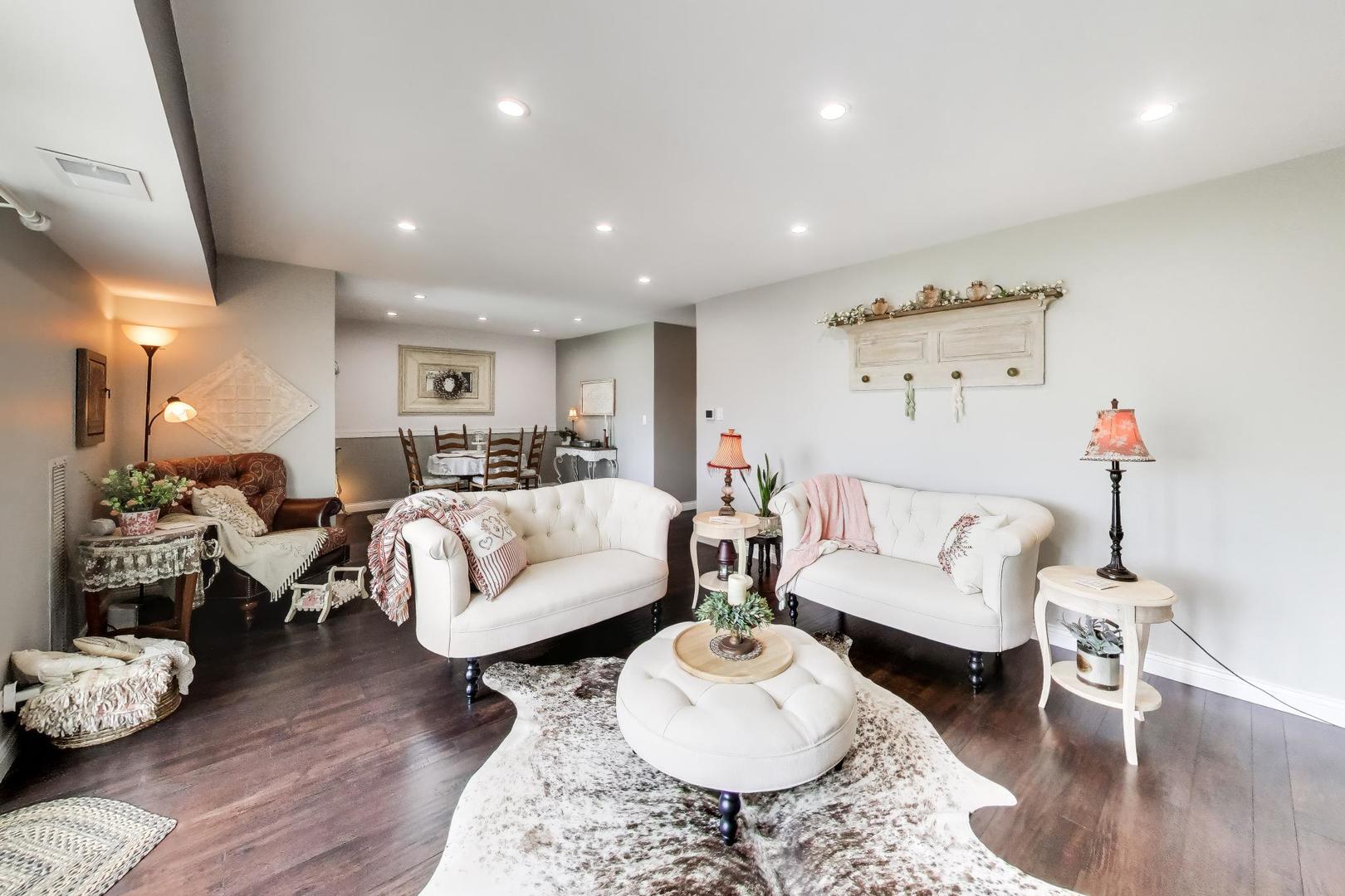 950 E Wilmette Road #405, Palatine, IL 60074