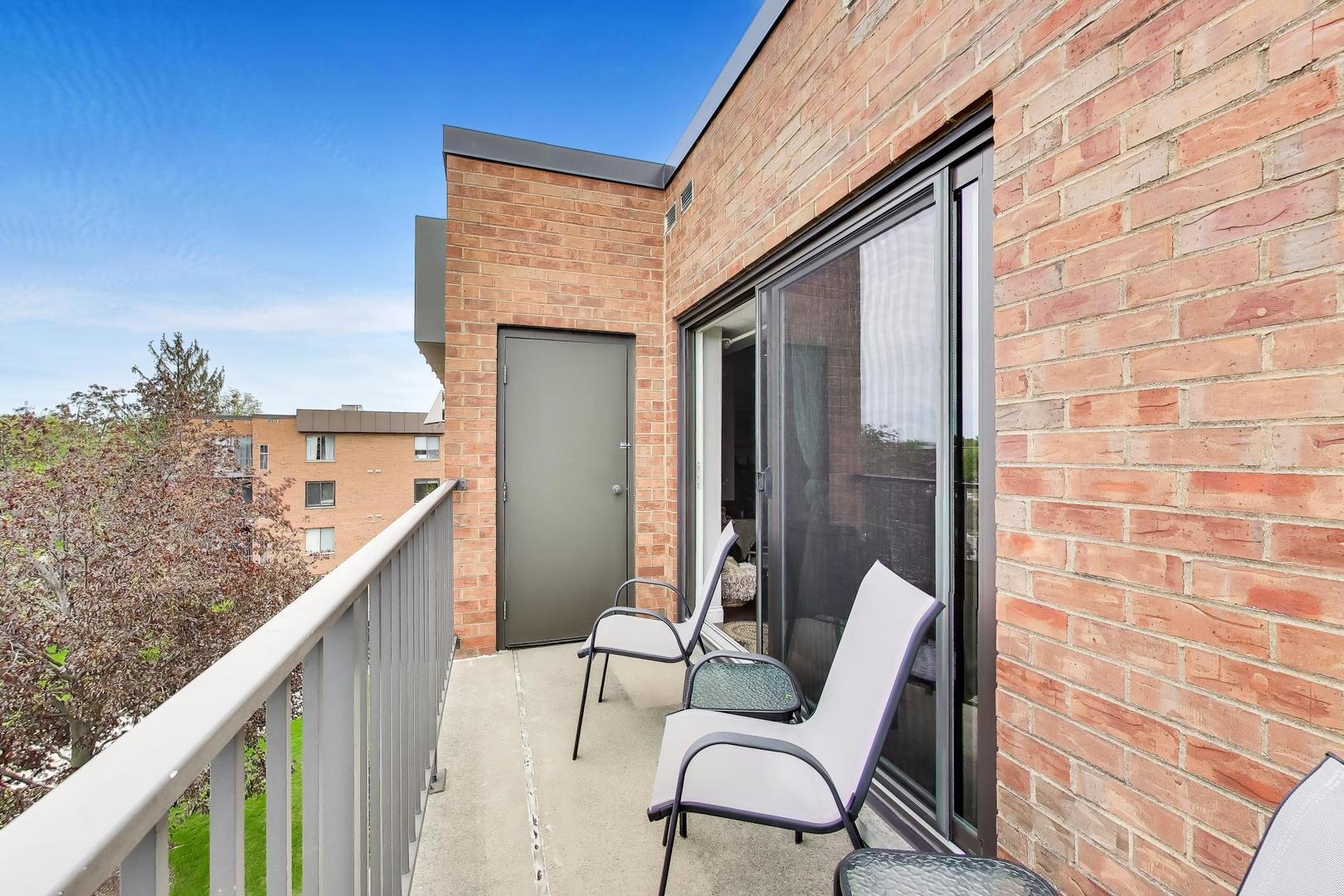950 E Wilmette Road #405, Palatine, IL 60074