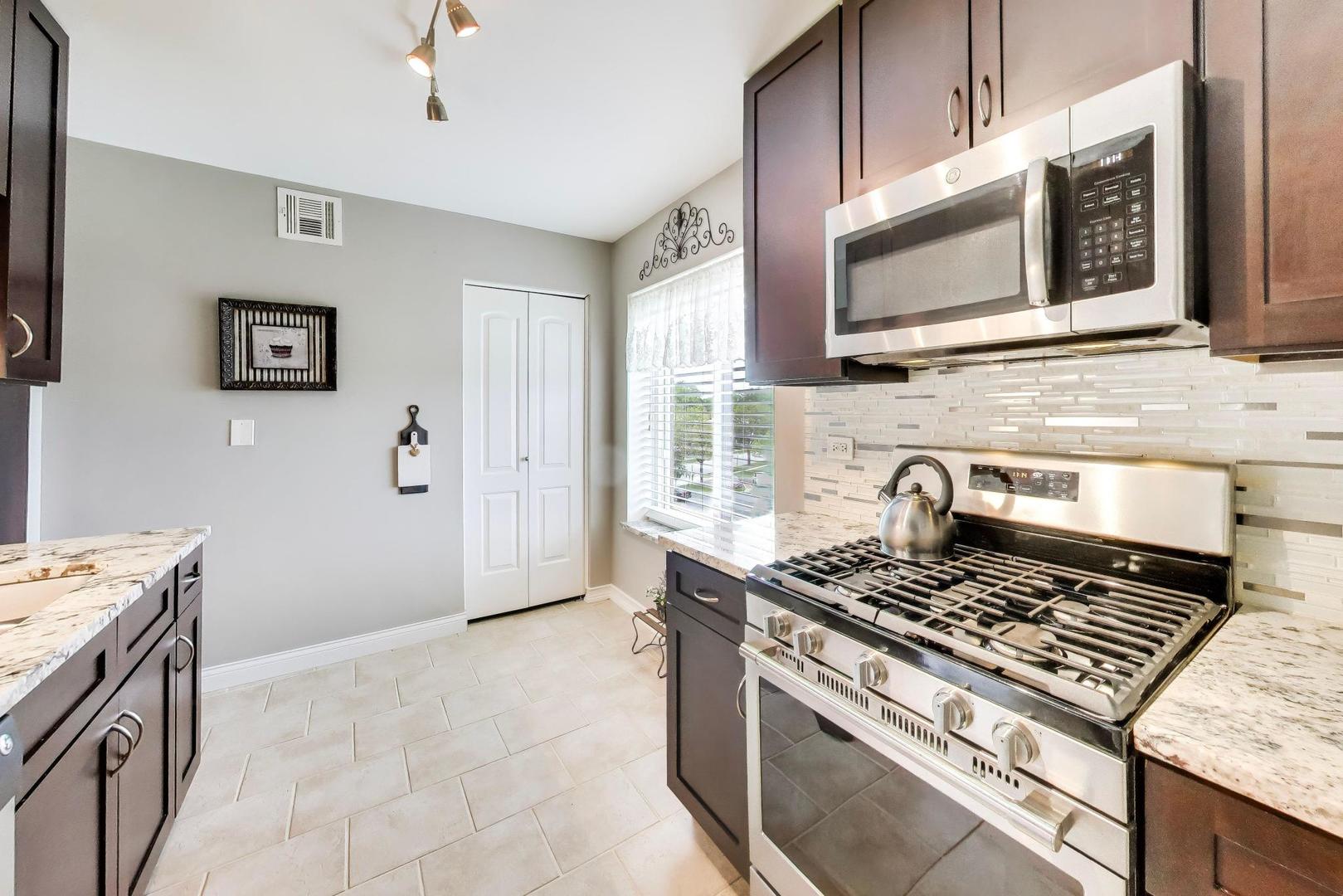 950 E Wilmette Road #405, Palatine, IL 60074