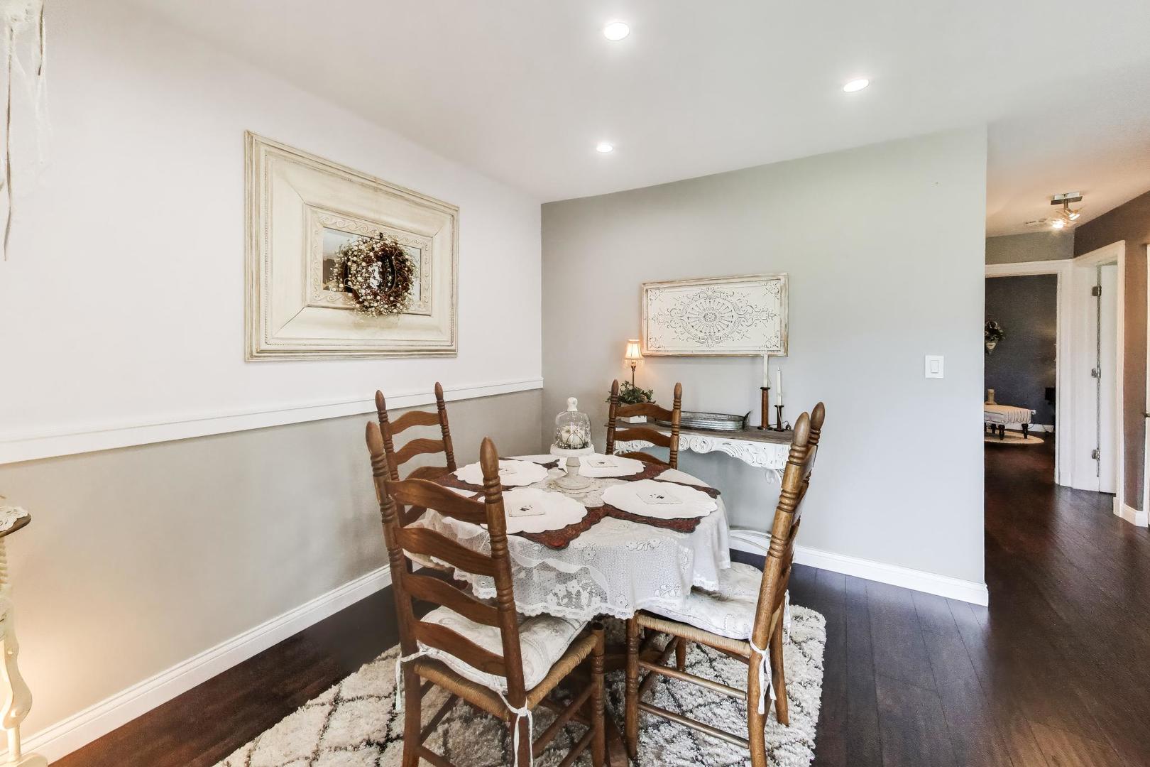 950 E Wilmette Road #405, Palatine, IL 60074