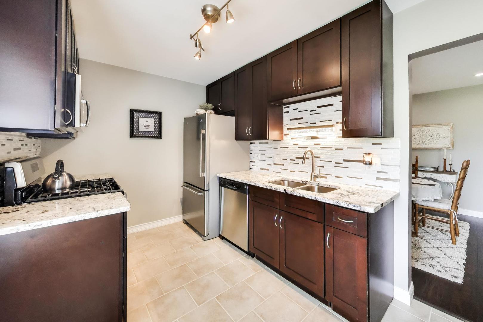950 E Wilmette Road #405, Palatine, IL 60074