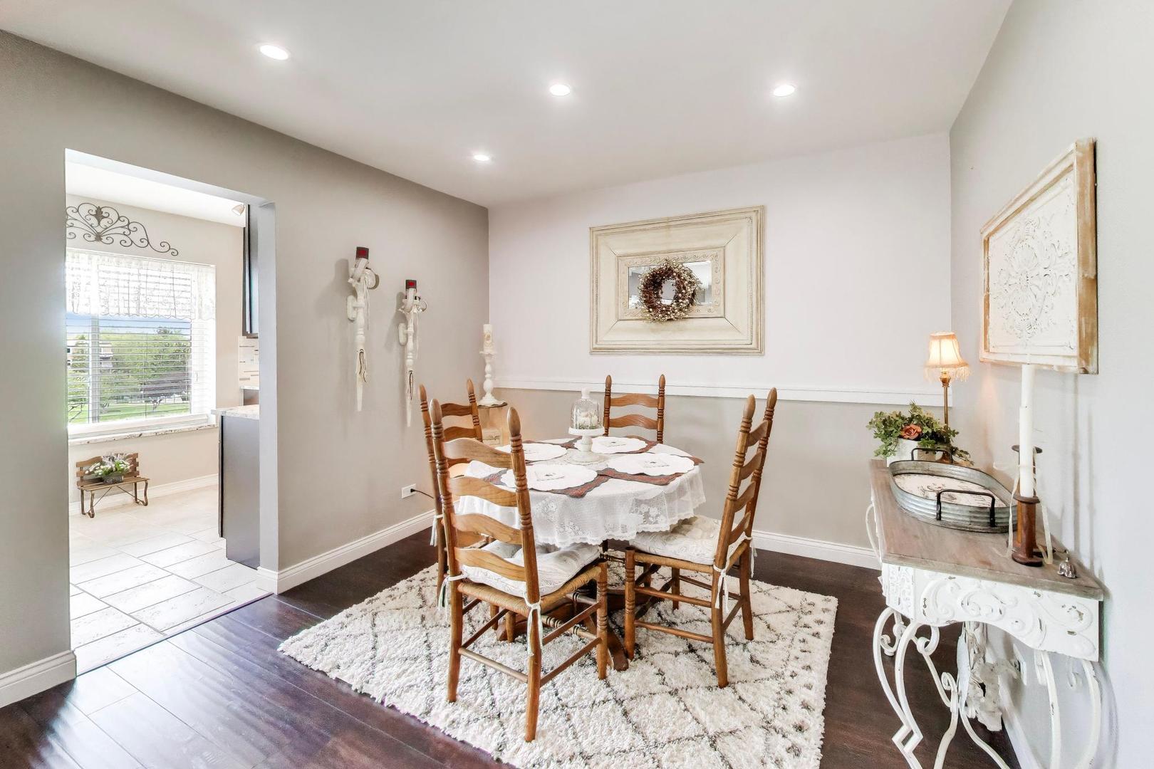 950 E Wilmette Road #405, Palatine, IL 60074
