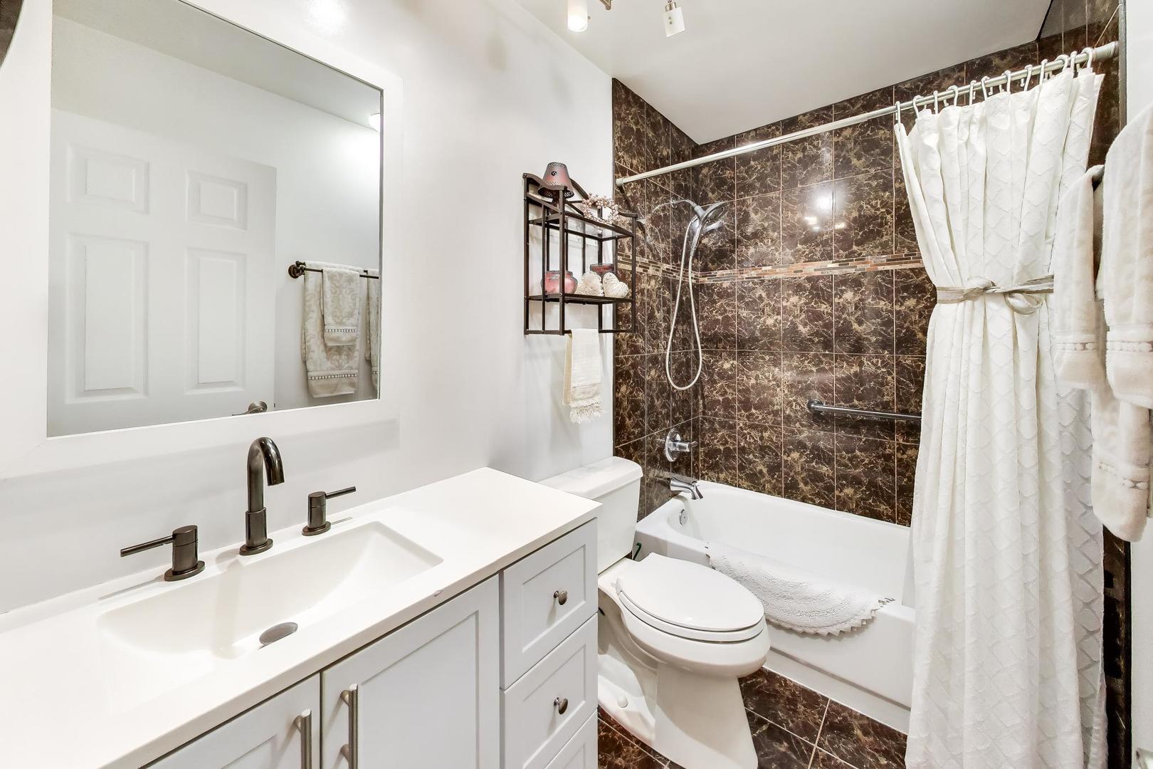 950 E Wilmette Road #405, Palatine, IL 60074